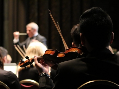 Phil_ViolinShadowConcert-1-scaled_400x300_acf_cropped-1