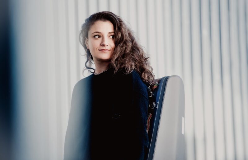 Violist Milena Pajaro-van de Stadt