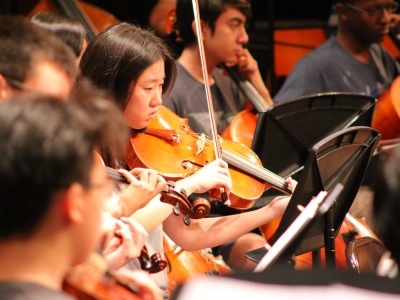 Symph_Violin3-scaled_400x300_acf_cropped
